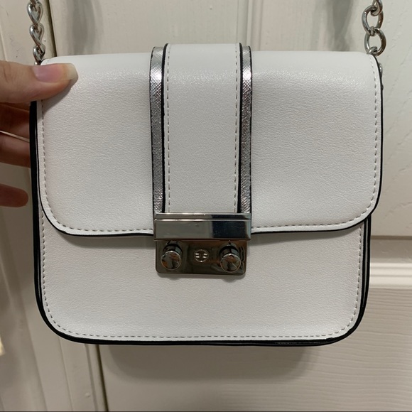 NWOT White and Silver Shoulder Bag - Picture 4 of 6